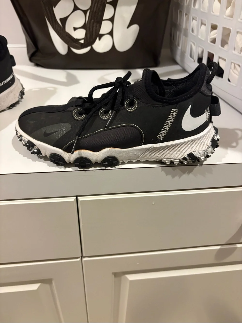 Nike Future Turf Cleat Black & white 4.5